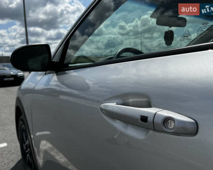 Сірий Кіа Niro, об'ємом двигуна 1.6 л та пробігом 60 тис. км за 18000 $, фото 12 на Automoto.ua