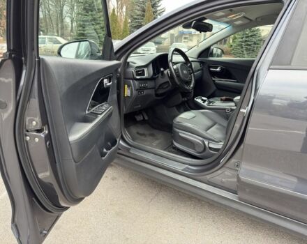 Серый Киа Niro, объемом двигателя 0 л и пробегом 67 тыс. км за 16800 $, фото 6 на Automoto.ua