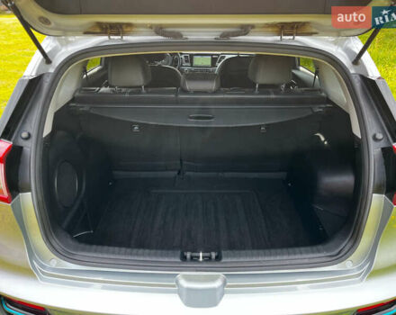 Серый Киа Niro, объемом двигателя 0 л и пробегом 127 тыс. км за 18000 $, фото 21 на Automoto.ua
