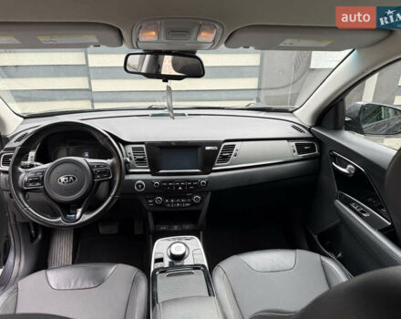 Сірий Кіа Niro, об'ємом двигуна 0 л та пробігом 65 тис. км за 16700 $, фото 12 на Automoto.ua