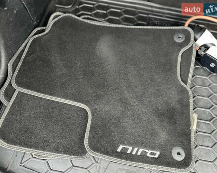 Серый Киа Niro, объемом двигателя 0 л и пробегом 157 тыс. км за 16999 $, фото 15 на Automoto.ua