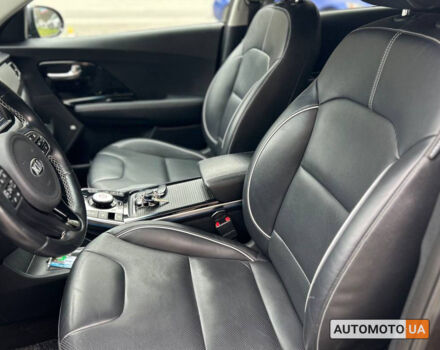 Серый Киа Niro, объемом двигателя 64 л и пробегом 115 тыс. км за 19900 $, фото 7 на Automoto.ua