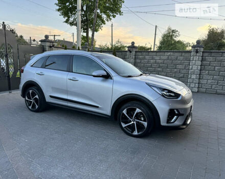 Сірий Кіа Niro, об'ємом двигуна 0 л та пробігом 136 тис. км за 18499 $, фото 98 на Automoto.ua