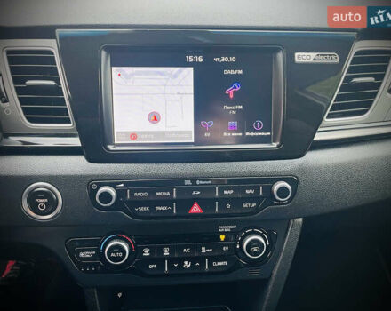 Серый Киа Niro, объемом двигателя 0 л и пробегом 102 тыс. км за 18900 $, фото 24 на Automoto.ua