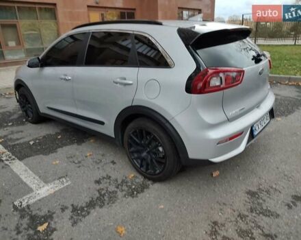 Сірий Кіа Niro, об'ємом двигуна 1.58 л та пробігом 84 тис. км за 17200 $, фото 16 на Automoto.ua