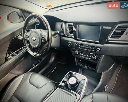 Серый Киа Niro, объемом двигателя 0 л и пробегом 102 тыс. км за 18900 $, фото 34 на Automoto.ua