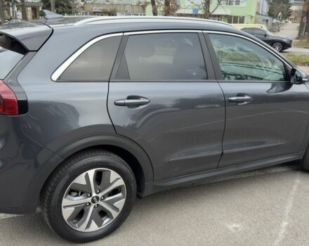 Серый Киа Niro, объемом двигателя 0 л и пробегом 67 тыс. км за 16800 $, фото 5 на Automoto.ua