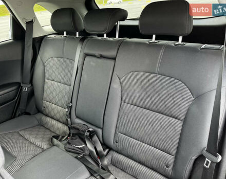 Сірий Кіа Niro, об'ємом двигуна 1.6 л та пробігом 60 тис. км за 18000 $, фото 48 на Automoto.ua