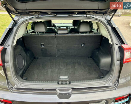 Серый Киа Niro, объемом двигателя 0 л и пробегом 70 тыс. км за 19350 $, фото 59 на Automoto.ua