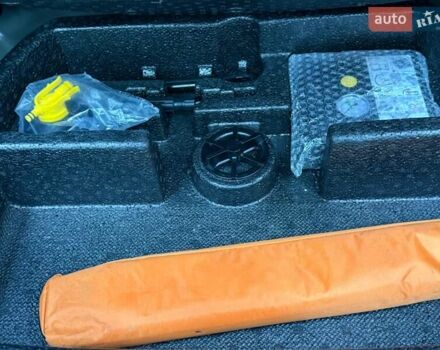 Сірий Кіа Niro, об'ємом двигуна 0 л та пробігом 93 тис. км за 18737 $, фото 29 на Automoto.ua