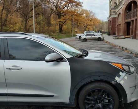 Сірий Кіа Niro, об'ємом двигуна 1.58 л та пробігом 84 тис. км за 17200 $, фото 27 на Automoto.ua