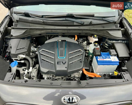 Серый Киа Niro, объемом двигателя 0 л и пробегом 70 тыс. км за 19350 $, фото 57 на Automoto.ua