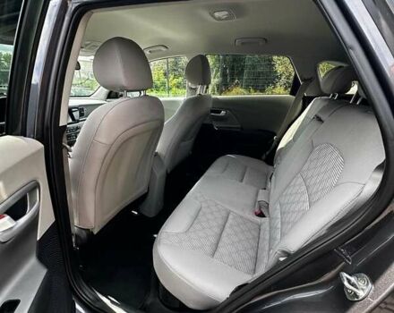 Сірий Кіа Niro, об'ємом двигуна 1.58 л та пробігом 96 тис. км за 17500 $, фото 17 на Automoto.ua