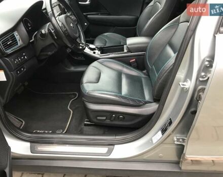 Серый Киа Niro, объемом двигателя 0 л и пробегом 100 тыс. км за 18750 $, фото 13 на Automoto.ua