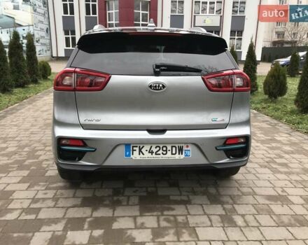 Серый Киа Niro, объемом двигателя 0 л и пробегом 100 тыс. км за 18750 $, фото 6 на Automoto.ua