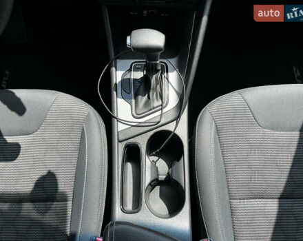 Сірий Кіа Niro, об'ємом двигуна 1.6 л та пробігом 60 тис. км за 18000 $, фото 40 на Automoto.ua