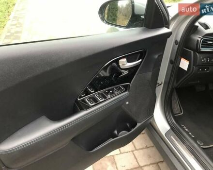 Серый Киа Niro, объемом двигателя 0 л и пробегом 100 тыс. км за 18750 $, фото 17 на Automoto.ua