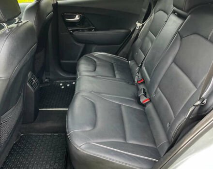 Серый Киа Niro, объемом двигателя 0 л и пробегом 127 тыс. км за 18000 $, фото 15 на Automoto.ua