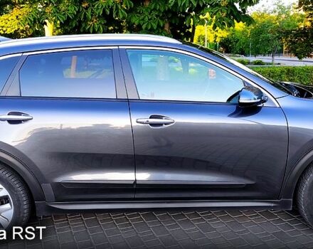 Кіа Niro 2019 у Кам'янське (Дніпродзержинськ) на Automoto.ua Сірий Кіа Niro, об'ємом двигуна 0.15 л та пробігом 116 тис. км за 18000 $, фото 2 на Automoto.ua