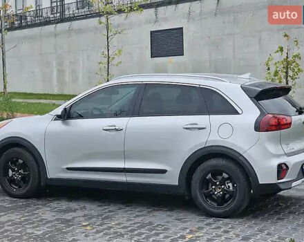 Серый Киа Niro, объемом двигателя 1.6 л и пробегом 115 тыс. км за 16700 $, фото 9 на Automoto.ua