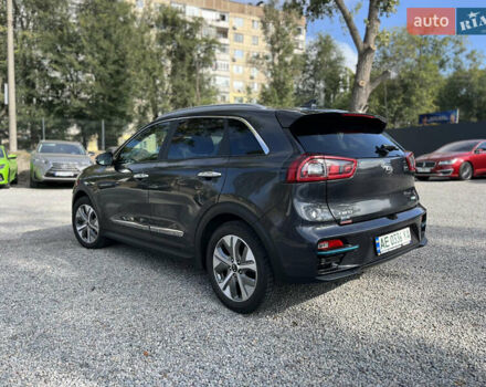 Сірий Кіа Niro, об'ємом двигуна 0 л та пробігом 109 тис. км за 19200 $, фото 4 на Automoto.ua