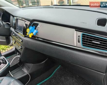 Серый Киа Niro, объемом двигателя 0 л и пробегом 142 тыс. км за 18800 $, фото 7 на Automoto.ua