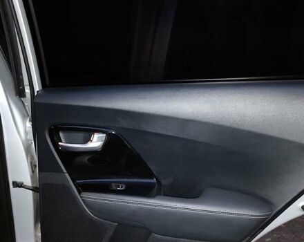 Сірий Кіа Niro, об'ємом двигуна 1.58 л та пробігом 84 тис. км за 17200 $, фото 5 на Automoto.ua