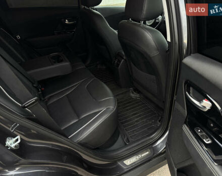 Сірий Кіа Niro, об'ємом двигуна 0 л та пробігом 101 тис. км за 16800 $, фото 14 на Automoto.ua