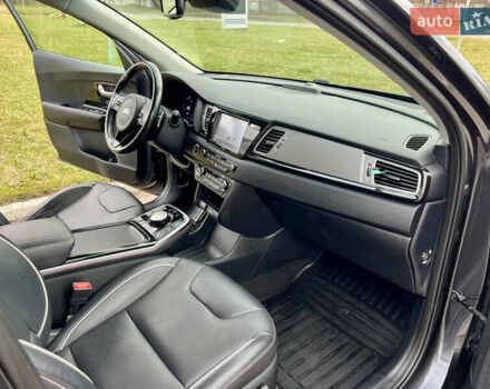 Серый Киа Niro, объемом двигателя 0 л и пробегом 70 тыс. км за 19350 $, фото 54 на Automoto.ua
