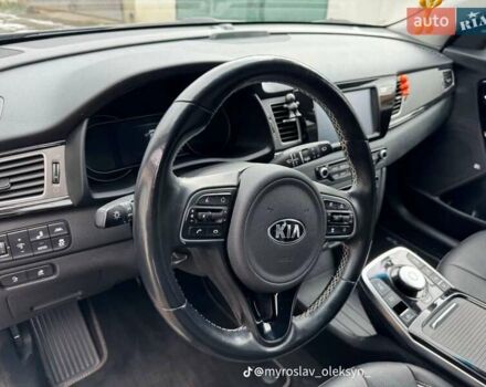 Серый Киа Niro, объемом двигателя 0 л и пробегом 128 тыс. км за 17776 $, фото 5 на Automoto.ua