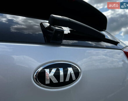 Сірий Кіа Niro, об'ємом двигуна 1.6 л та пробігом 60 тис. км за 18000 $, фото 59 на Automoto.ua