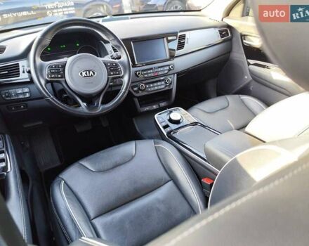 Серый Киа Niro, объемом двигателя 0 л и пробегом 129 тыс. км за 18555 $, фото 46 на Automoto.ua