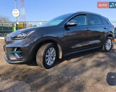 Сірий Кіа Niro, об'ємом двигуна 0 л та пробігом 154 тис. км за 18000 $, фото 5 на Automoto.ua