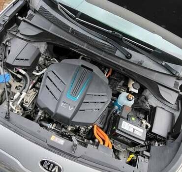 Серый Киа Niro, объемом двигателя 0 л и пробегом 245 тыс. км за 16999 $, фото 6 на Automoto.ua