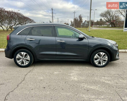 Серый Киа Niro, объемом двигателя 0 л и пробегом 70 тыс. км за 19350 $, фото 10 на Automoto.ua