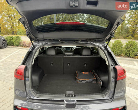 Сірий Кіа Niro, об'ємом двигуна 0 л та пробігом 66 тис. км за 16900 $, фото 16 на Automoto.ua