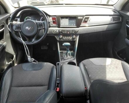 Серый Киа Niro, объемом двигателя 0 л и пробегом 61 тыс. км за 3500 $, фото 7 на Automoto.ua