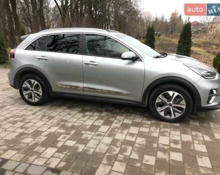 Серый Киа Niro, объемом двигателя 0 л и пробегом 100 тыс. км за 18750 $, фото 4 на Automoto.ua