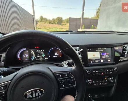 Сірий Кіа Niro, об'ємом двигуна 0 л та пробігом 101 тис. км за 18000 $, фото 4 на Automoto.ua