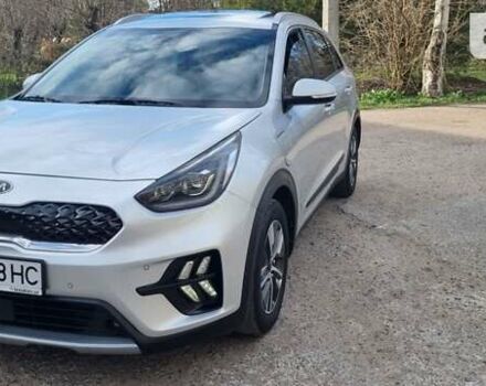 Сірий Кіа Niro, об'ємом двигуна 1.58 л та пробігом 88 тис. км за 25700 $, фото 5 на Automoto.ua