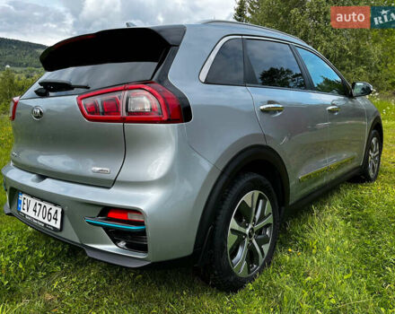 Серый Киа Niro, объемом двигателя 0 л и пробегом 127 тыс. км за 18000 $, фото 5 на Automoto.ua