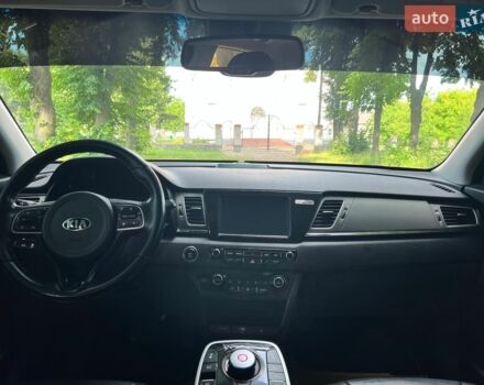Серый Киа Niro, объемом двигателя 0 л и пробегом 165 тыс. км за 19000 $, фото 23 на Automoto.ua