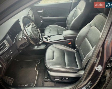 Серый Киа Niro, объемом двигателя 0 л и пробегом 102 тыс. км за 18900 $, фото 18 на Automoto.ua
