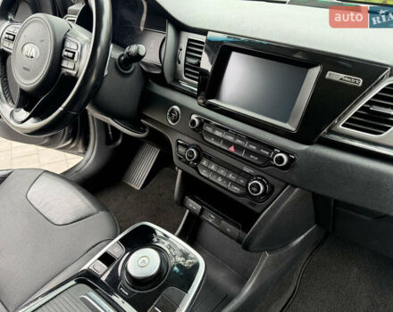Сірий Кіа Niro, об'ємом двигуна 0 л та пробігом 66 тис. км за 16900 $, фото 12 на Automoto.ua