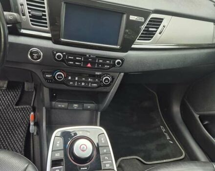 Серый Киа Niro, объемом двигателя 0 л и пробегом 86 тыс. км за 17999 $, фото 12 на Automoto.ua