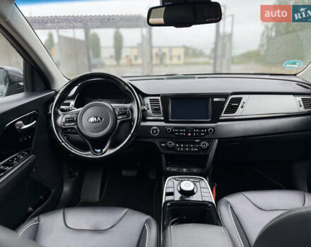 Серый Киа Niro, объемом двигателя 0 л и пробегом 119 тыс. км за 18482 $, фото 6 на Automoto.ua