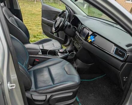 Серый Киа Niro, объемом двигателя 0 л и пробегом 142 тыс. км за 18800 $, фото 9 на Automoto.ua