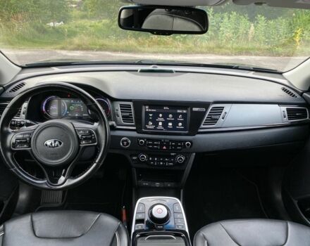Серый Киа Niro, объемом двигателя 0 л и пробегом 93 тыс. км за 16950 $, фото 6 на Automoto.ua