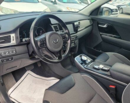 Сірий Кіа Niro, об'ємом двигуна 0 л та пробігом 32 тис. км за 7000 $, фото 6 на Automoto.ua