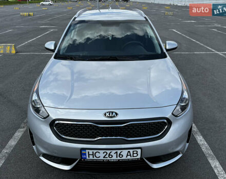 Сірий Кіа Niro, об'ємом двигуна 1.6 л та пробігом 60 тис. км за 18000 $, фото 23 на Automoto.ua